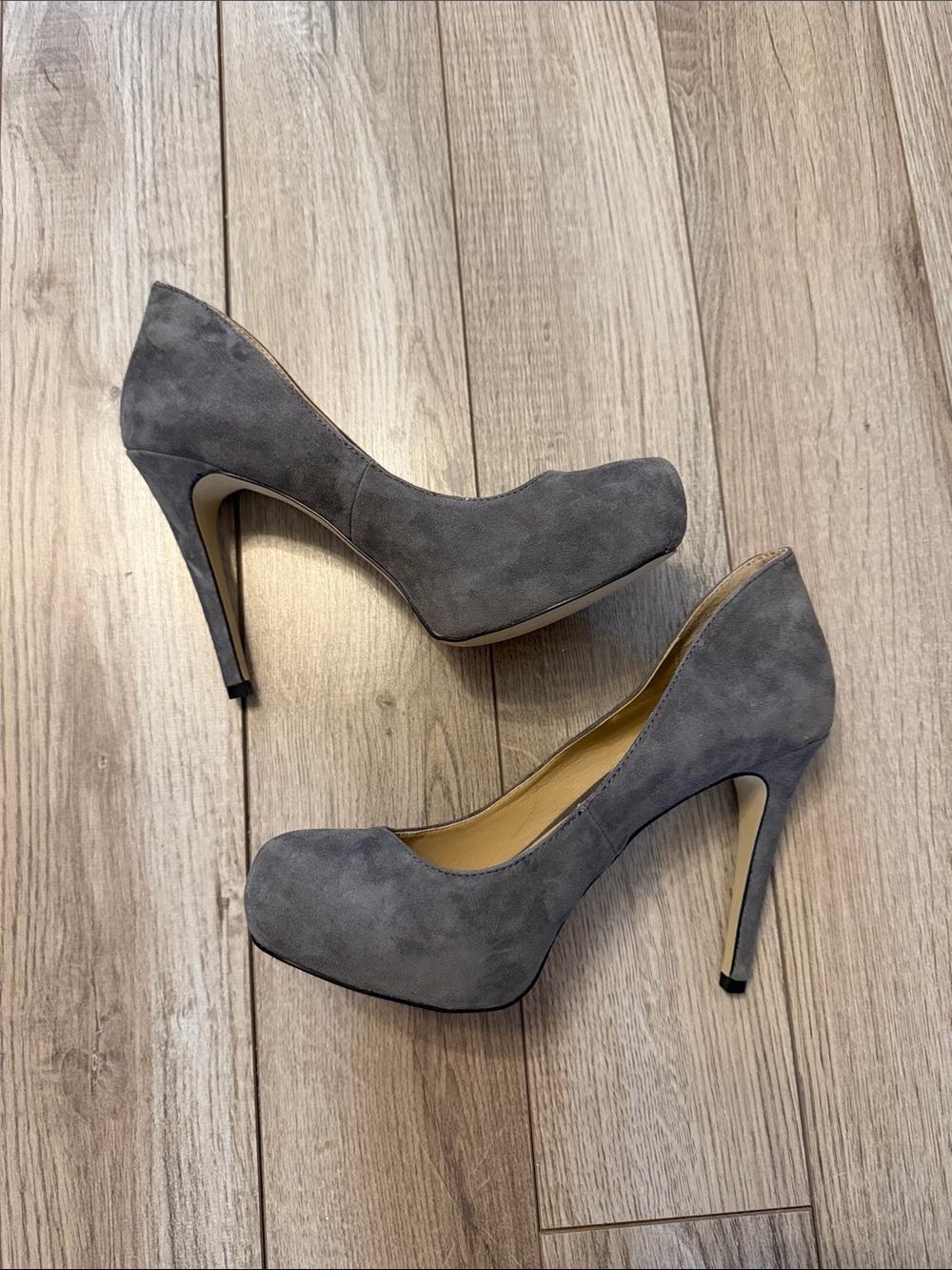NWOB BCBG Gray Suede Platform Pumps